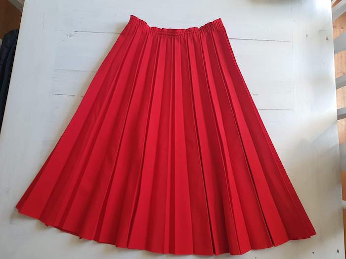 techniques-hack-for-hemming-a-pleated-skirt-without-a-pleating